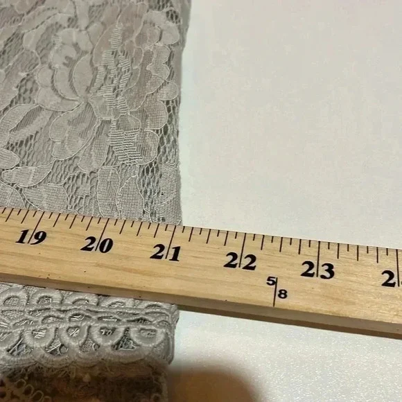 NWOT Listicle lace gray/silver long sleeve top medium - Picture 11 of 13